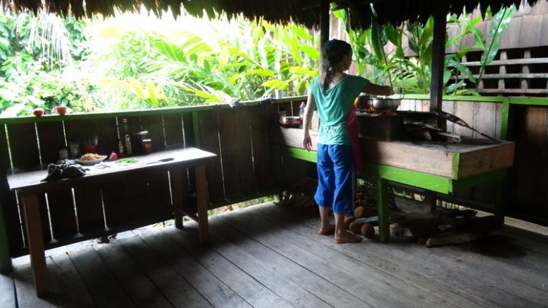 Heike in de keuken in Casa Gregorio